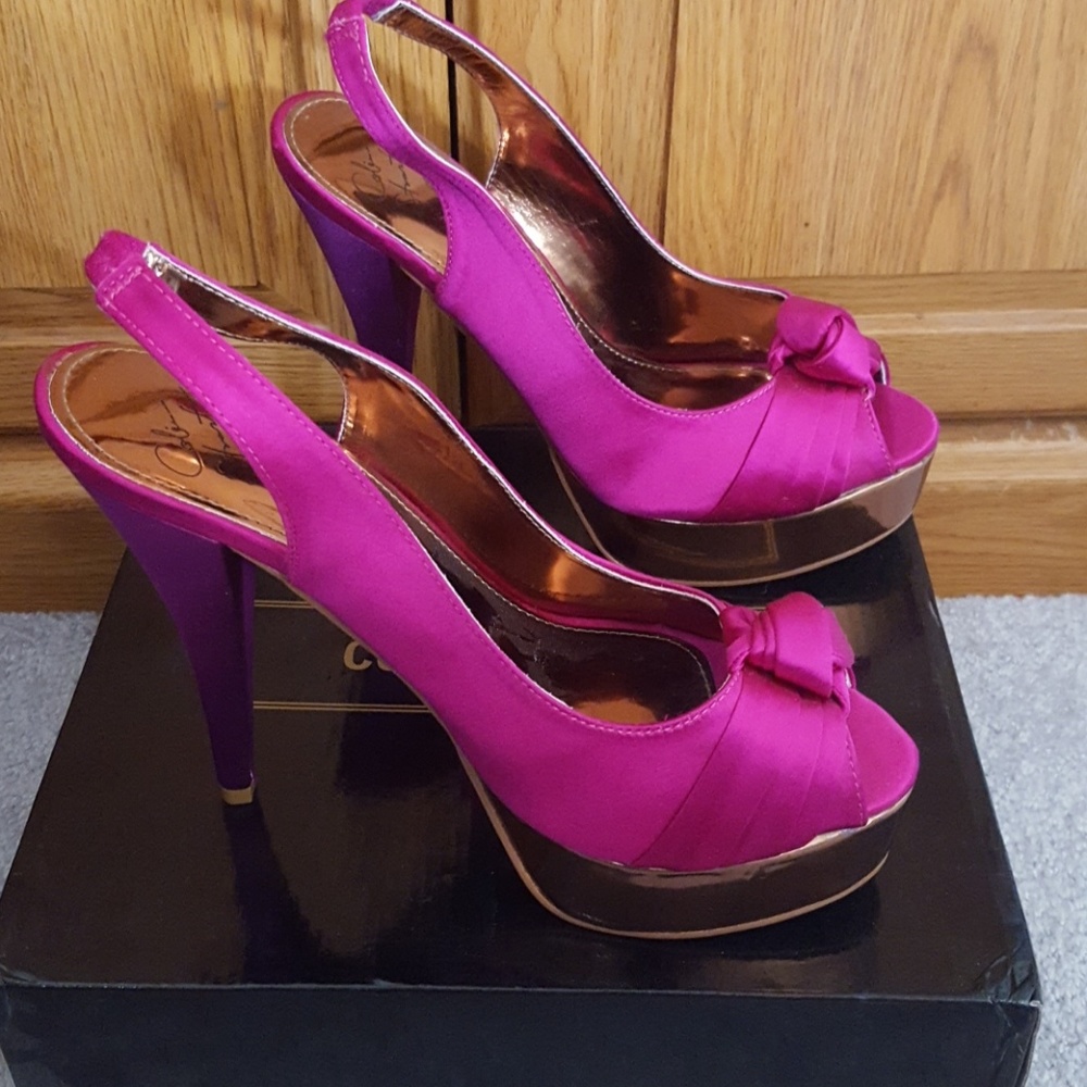 Colin Stuart Pumps - Picture 3 of 6